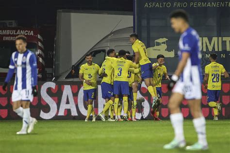 F C Porto Perde Em Arouca E Fica A Sete Pontos De Benfica E Sporting