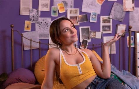 Foto Larissa Manoela estrela Tá Escrito filme que chega aos cinemas