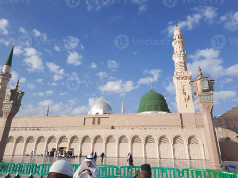 Beautiful Daytime View Of Masjid Al Nabawi Medinas Green Dome