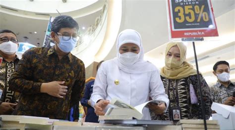 Hari Buku Sedunia Gubernur Khofifah Dorong Tingkatkan Minat Baca Dan