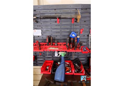 Lot D Outils De Garage Avec Tag Re Clicpublic Be Les Ventes