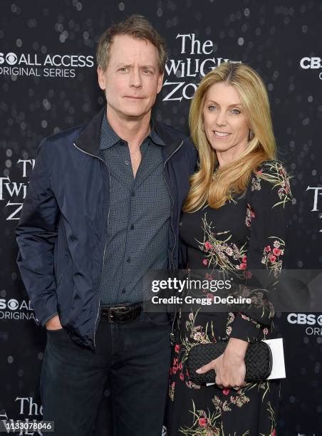 Greg Kinnear Helen Photos And Premium High Res Pictures Getty Images