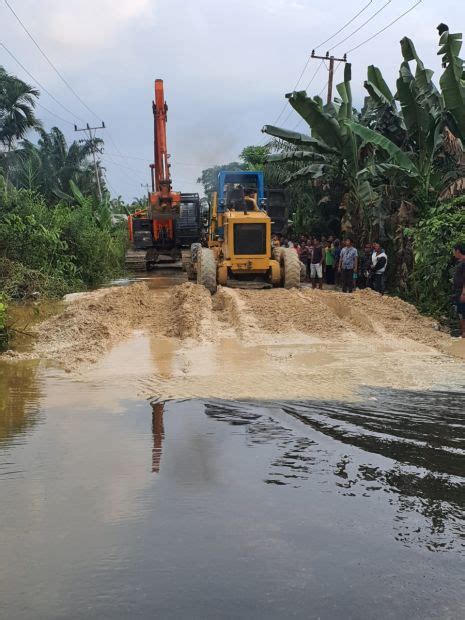 Media Center Jalan Lintas Rengat Tembilahan Sudah Bisa Dilewati