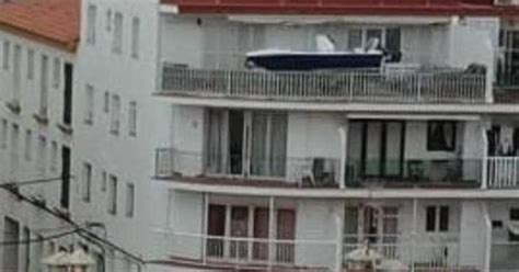 El Invernaje M S Surrealista Un Barco En La Terraza De Un Tercer Piso