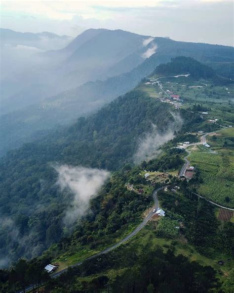 Tujuh Puncak Terbaik Menikmati Keindahan Alam Sumatera Barat