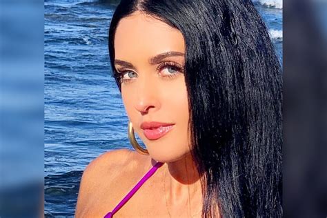 Mexican Dynasties Jenny Allende Hot Bikinis Pics