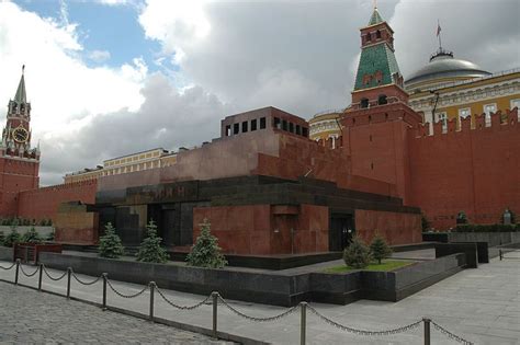 The Lenin Mausoleum | IZI Travel