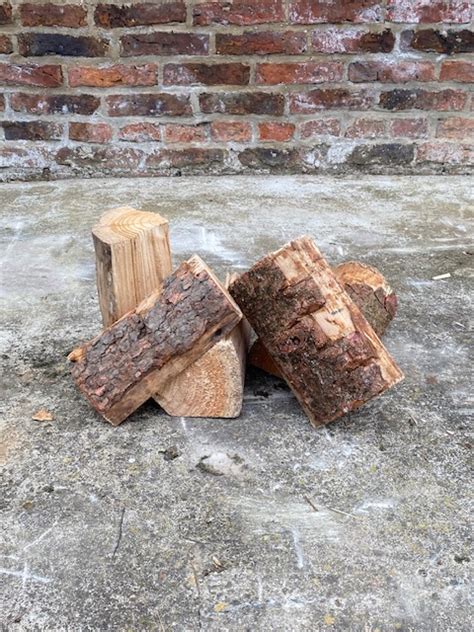 Kiln Dried Larch Logs