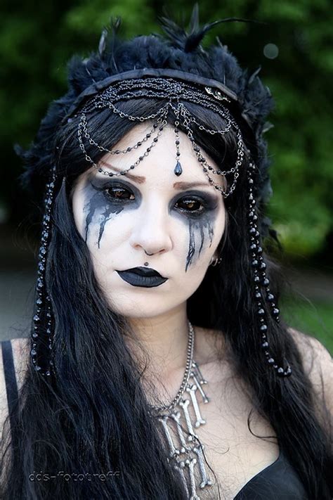 gothic Halloween Makeup Witch, Looks Halloween, Halloween 2019 ...