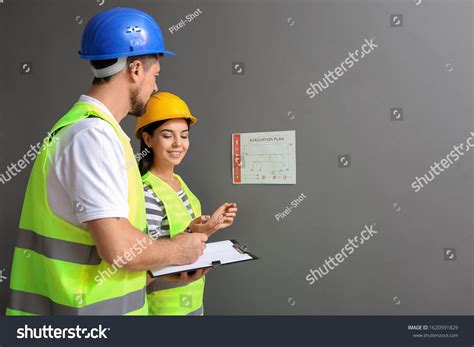 how to become a safety specialist