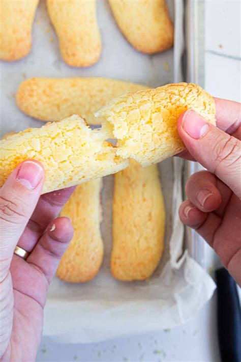 BISCOITO DE QUEIJO ASSADO