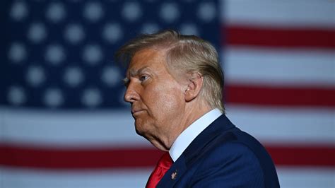 Advisers Propose That Trump Give Security Clearances Without F.B.I