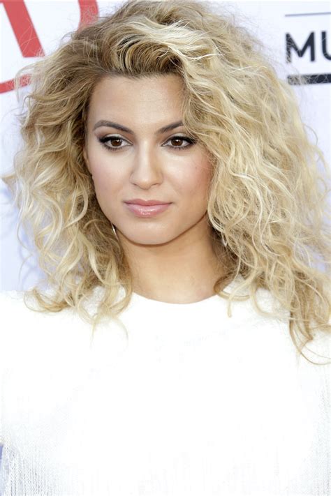 25 Celebrities with Curly Hair: Naturally Beautiful - Dazzlicious