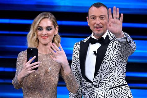 Sanremo Il Selfie Di Chiara Ferragni Per Aprire Il Profilo Di Amadeus