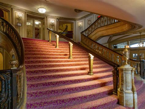 The Chicago Theatre Go Chicago