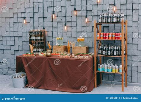 Tabela De Banquete De Abastecimento Belamente Decorada Os Petiscos