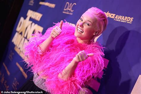Bye Bye Blonde Jojo Siwa Debuts Bubblegum Pink Pixie Cut At The Industry Dance Awards In
