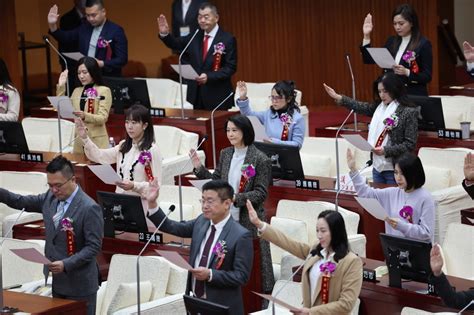 王鴻薇宣誓就職北市議員 綠議員籲不要落跑 新聞 Rti 中央廣播電臺