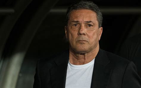 Atrás de Geninho e Tite Luxemburgo tem pior início de um treinador