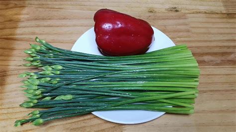 吃了半輩子的韭菜花，還是這種做法最好吃，過癮解饞還超下飯【小菜花廚房】 Youtube