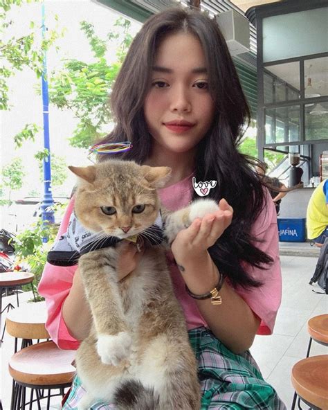 Dăm ba thứ nổi tiếng của YouTuber hot girl với streamer Việt Sang chảnh ở đâu chứ về nhà thì