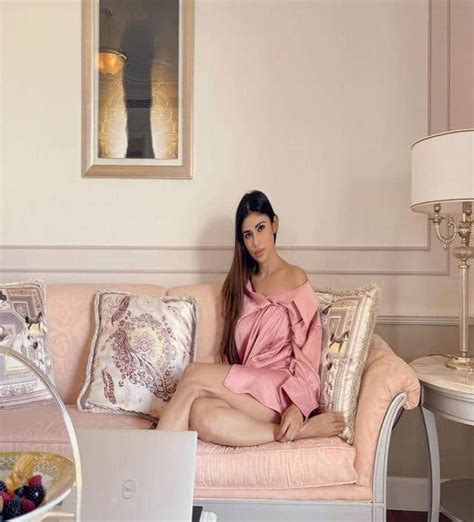 Mouni Roy Shares Hot Photos During Dubai Vacation Fans Going Crazy मौनी रॉय ने दुबई वैकेशन पर