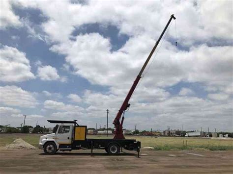 Freightliner FL60 SIGN CRANE TRUCK (2000) : Bucket / Boom Trucks