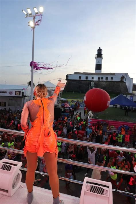 Claudia Leitte Abre Seu Carnaval Recorde De P Blico Na Pipoca Em