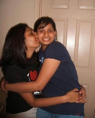 Iesikin HOT PAKISTANI DESI AUNTIES