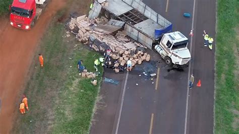 Cascavelense de 39 anos morre em colisão frontal entre carro e caminhão