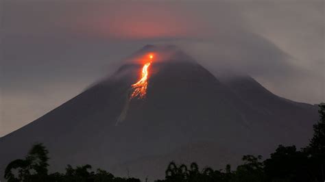 Mount Merapi S Eruption Halts Tourism