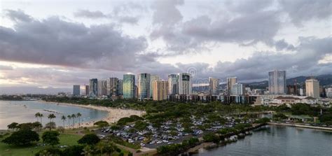 Ala Moana Beach Park and Magic Island, with Kakaako Skyline of Honolulu ...