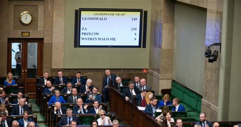 Sejm znowelizował ustawę o komisji ds badania wpływów rosyjskich RMF 24