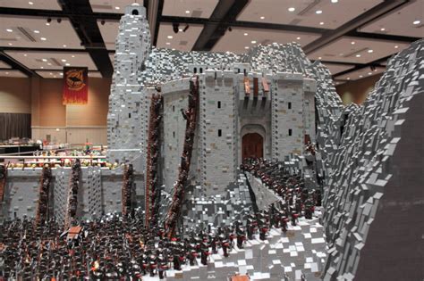 Epic 150,000 LEGO Brick LORD OF THE RINGS Helm's Deep Battle Scene ...