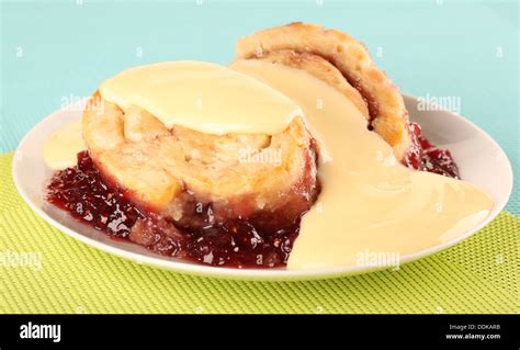 Jam roly poly custard hi-res stock photography and images - Alamy