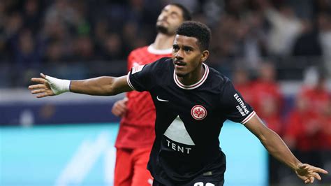 Raus aus der Krise: Eintracht Frankfurt feiert gegen Heidenheim zweiten Saisonsieg