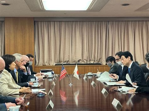 Minister Nishimura Holds Meeting With The Honorable Rahm Emanuel