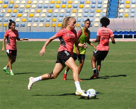 Gurias Coloradas Ajustam Equipe Para Sequ Ncia Do Brasileir O