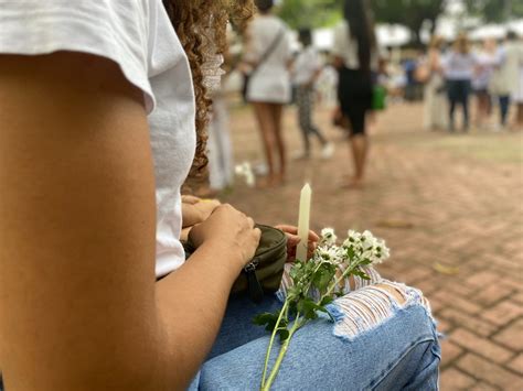 Estudantes Da Ufpi Fazem Ato Em Homenagem à Janaína Bezerra E Pedem