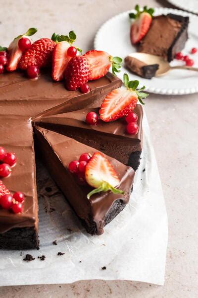 No-bake Chocolate Cheesecake | TheBestDessertRecipes.com