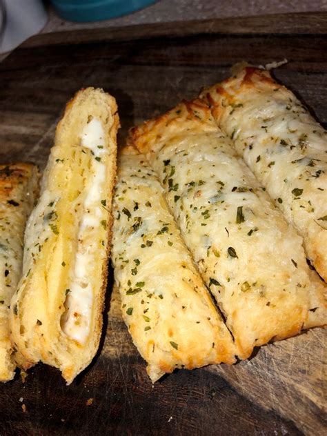 Homemade Cheesy Garlic Breadsticks Bestquickrecipes