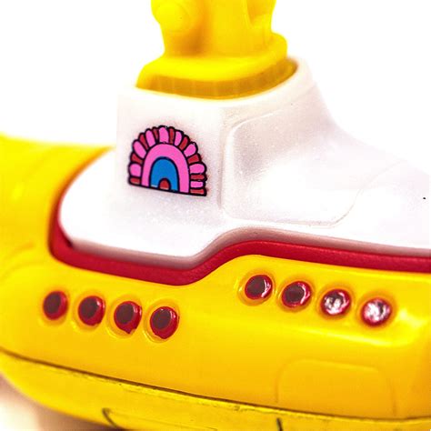 Đồ Chơi Mô Hình Tàu Ngầm Hot Wheels C4982 127 250 The Beatles Yellow Sub FAHASA