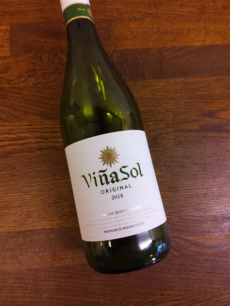 Torres Vina Sol 2018 white review - WineUncorked: Wine Reviews and Tips