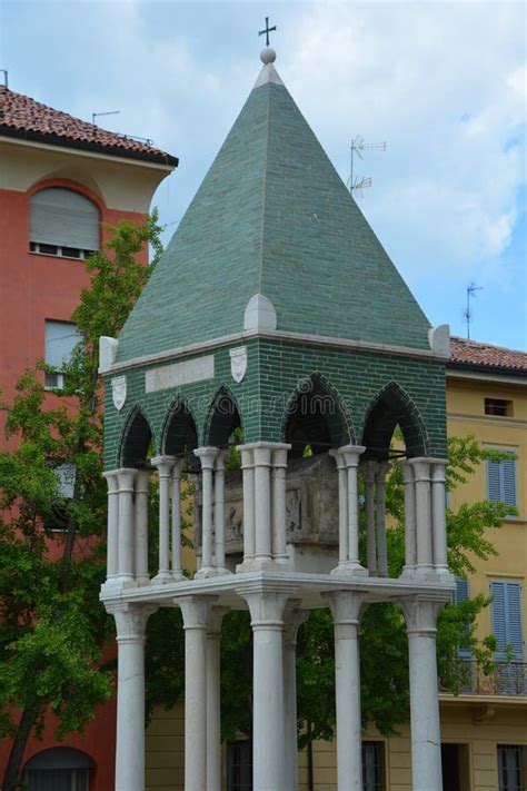 Medieval Ark of Glossatory Tombe Dei Glossatori, Editorial Photo ...