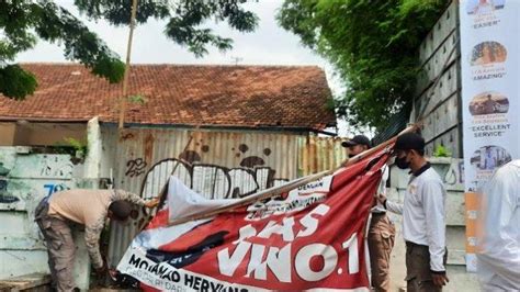 Curi Start Kampanye Seratusan Baliho Caleg Di Semarang Ditertibkan