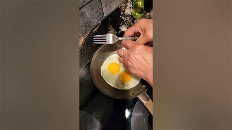 How To Cook A Perfect Fried Eggs Shorts Panlasangpinay Friedeggs Youtube