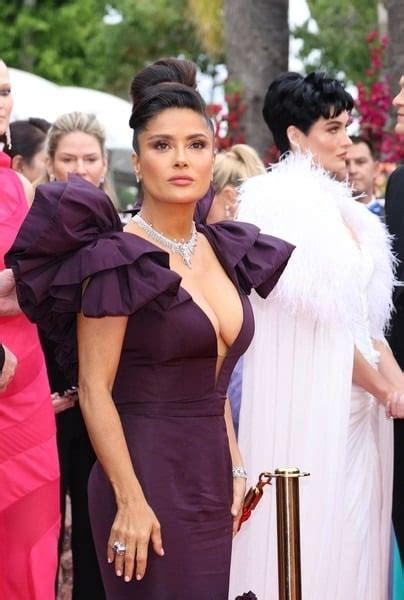 Un Escote Impactante E Inesperado Salma Hayek Deslumbr A Todos Con