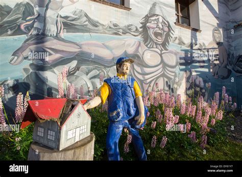 Un Mural En El Edificio De Correos En La Ciudad De Ushuaia Que Es La