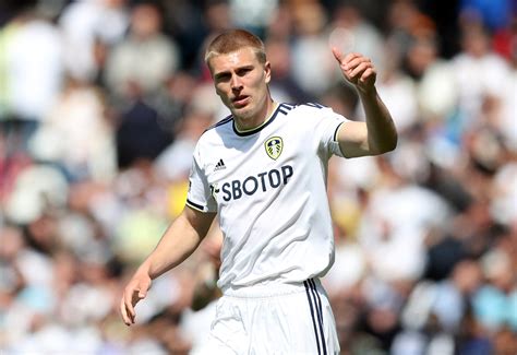 Kristensen joins Roma on season-long loan from Leeds | Reuters