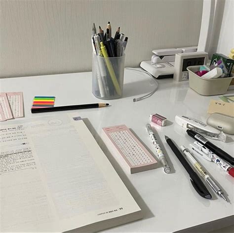 Tidy & minimalistic desk setup | Escuela, Estudio